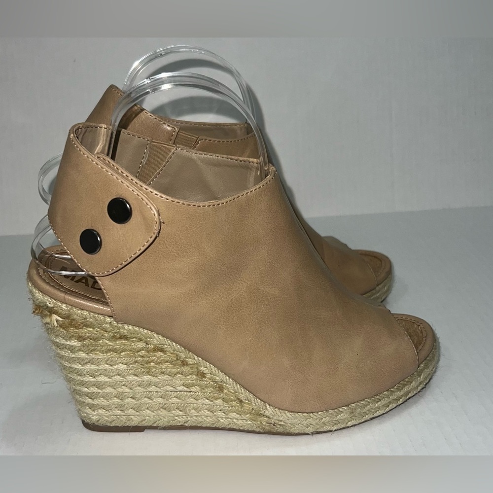 Madeline Girl Womens Metcalf Wedge Sandal Size 9 M